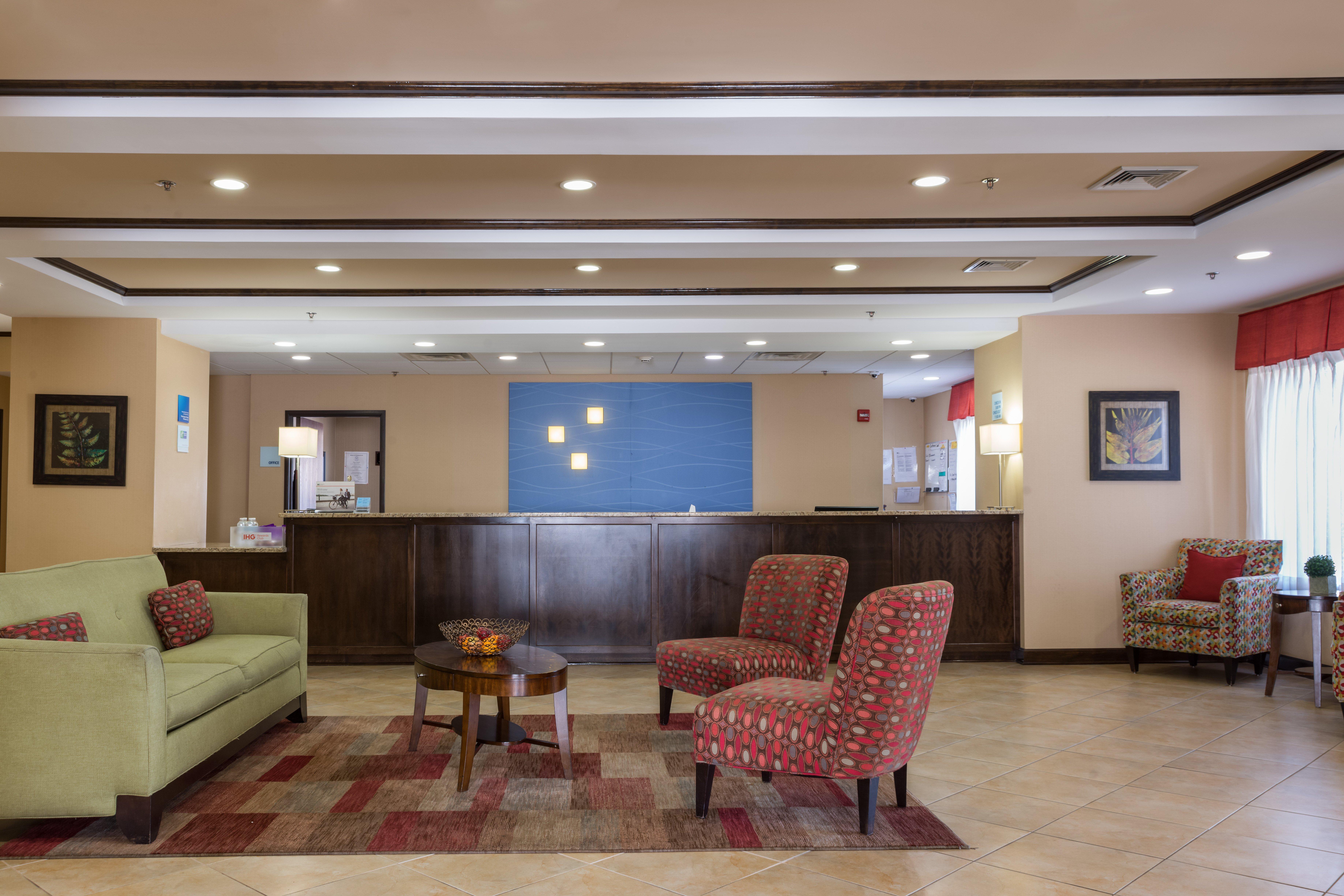 Holiday Inn Express Hartford-Newington By Ihg Bagian luar foto
