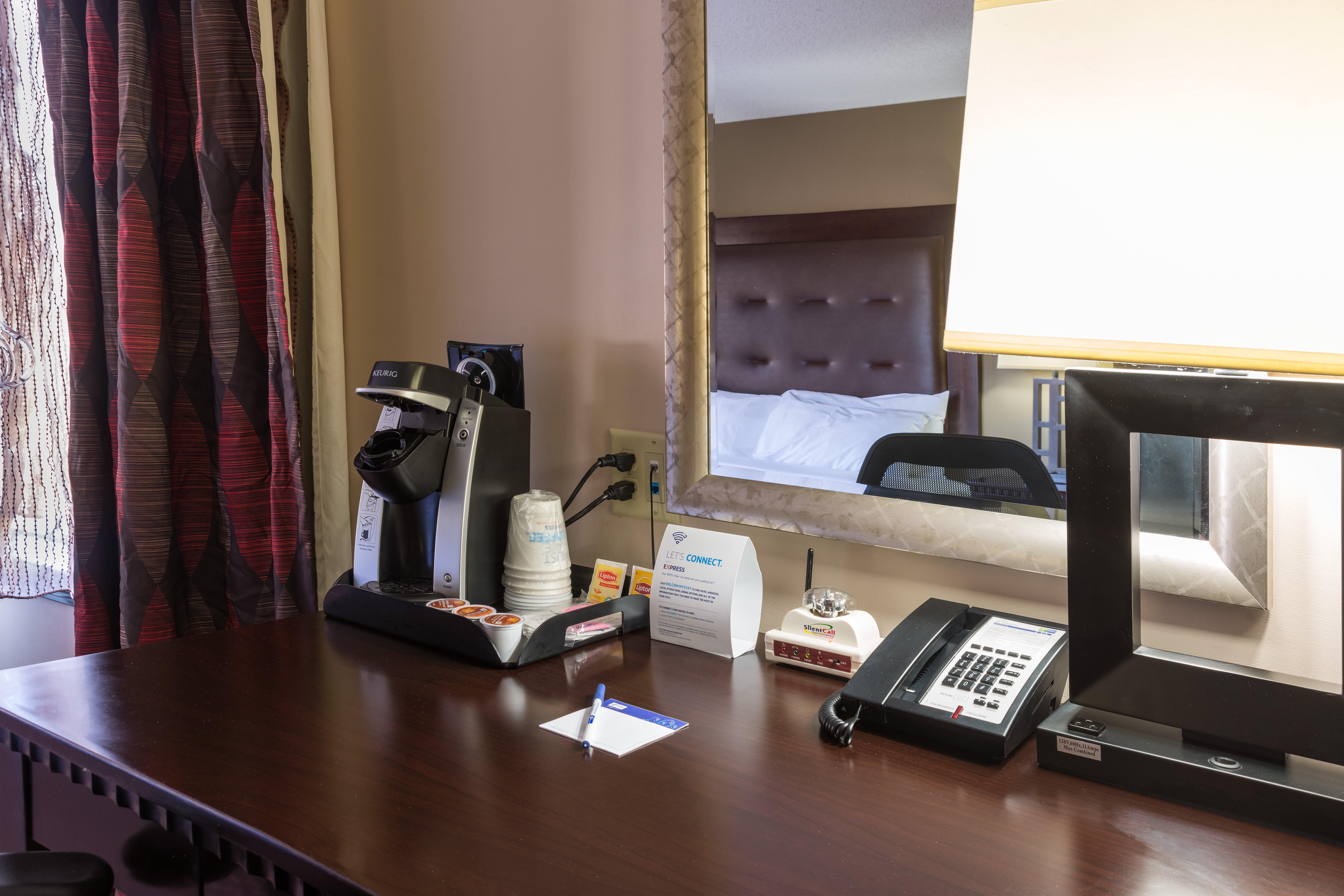 Holiday Inn Express Hartford-Newington By Ihg Bagian luar foto