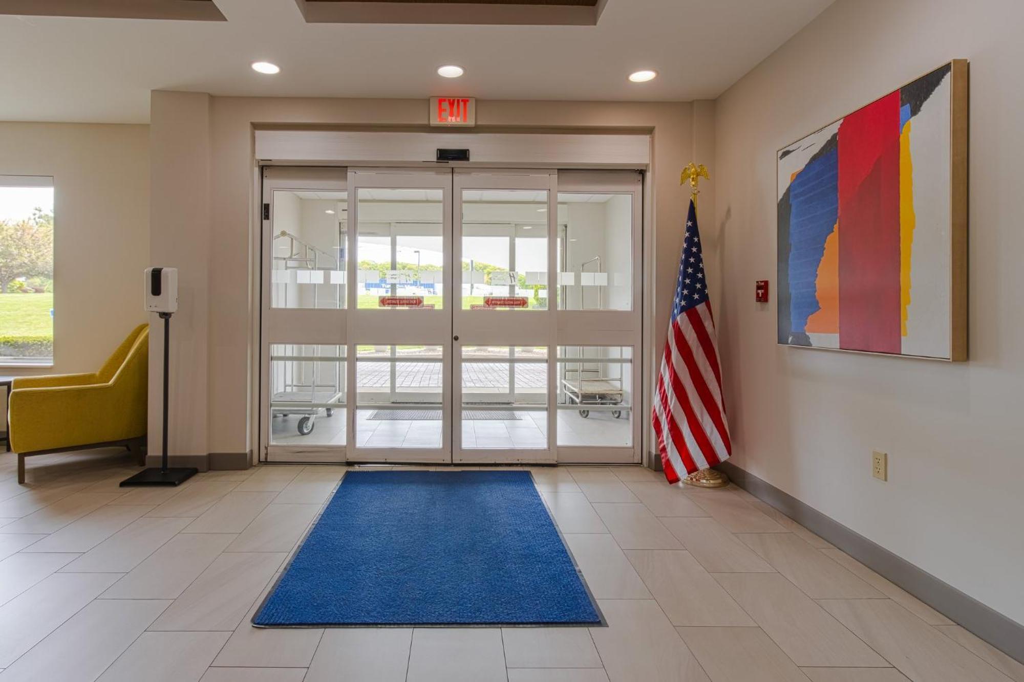 Holiday Inn Express Hartford-Newington By Ihg Bagian luar foto