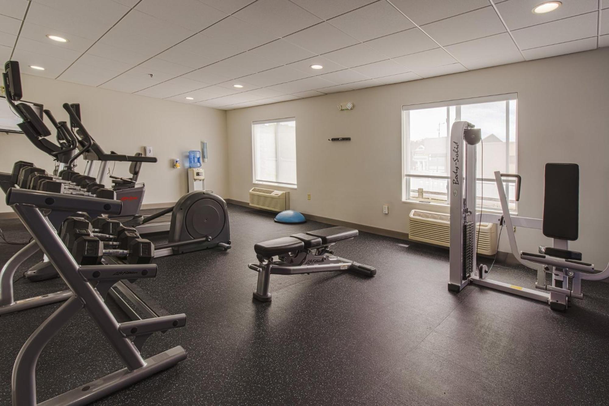 Holiday Inn Express Hartford-Newington By Ihg Bagian luar foto