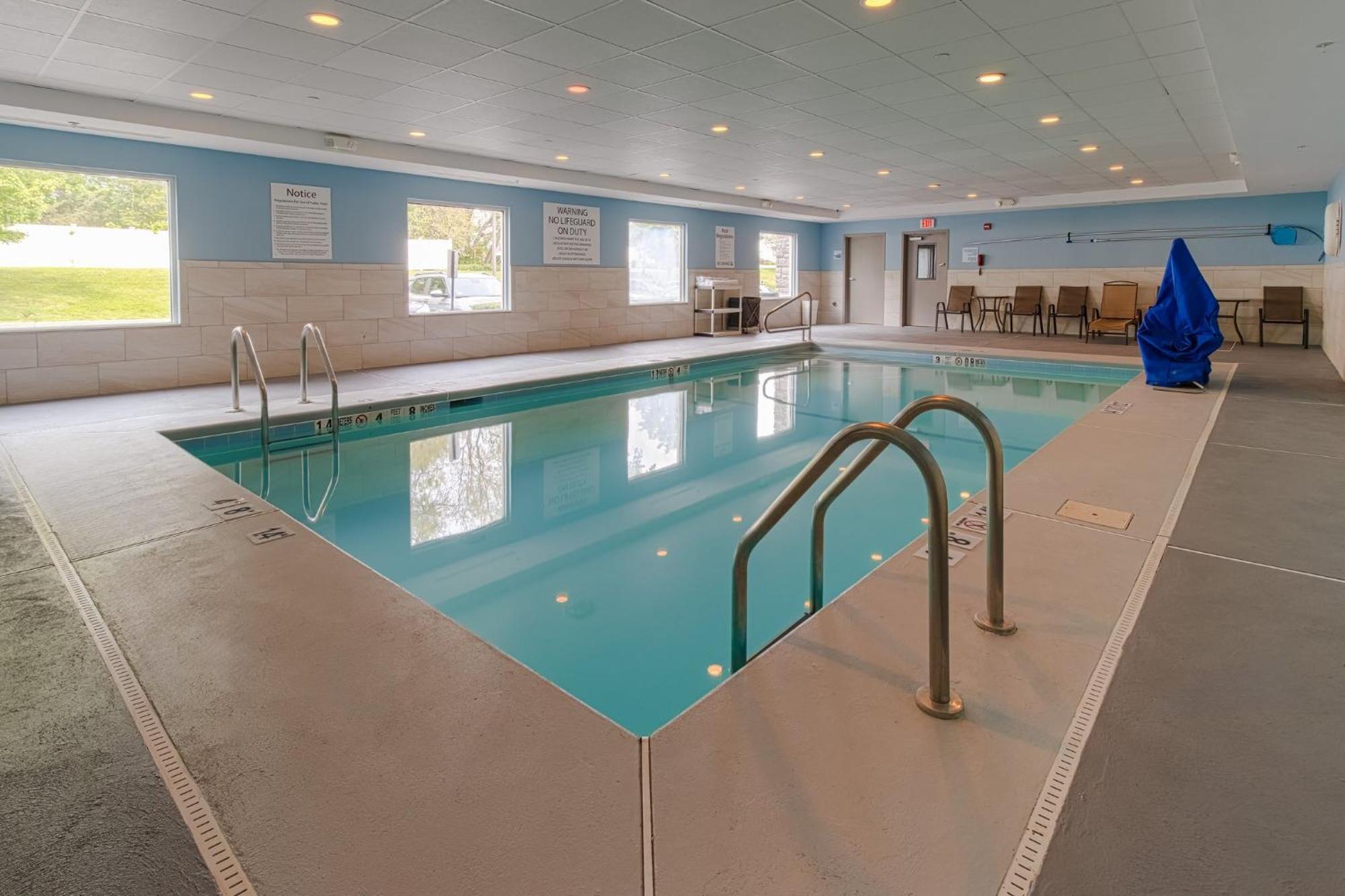 Holiday Inn Express Hartford-Newington By Ihg Bagian luar foto