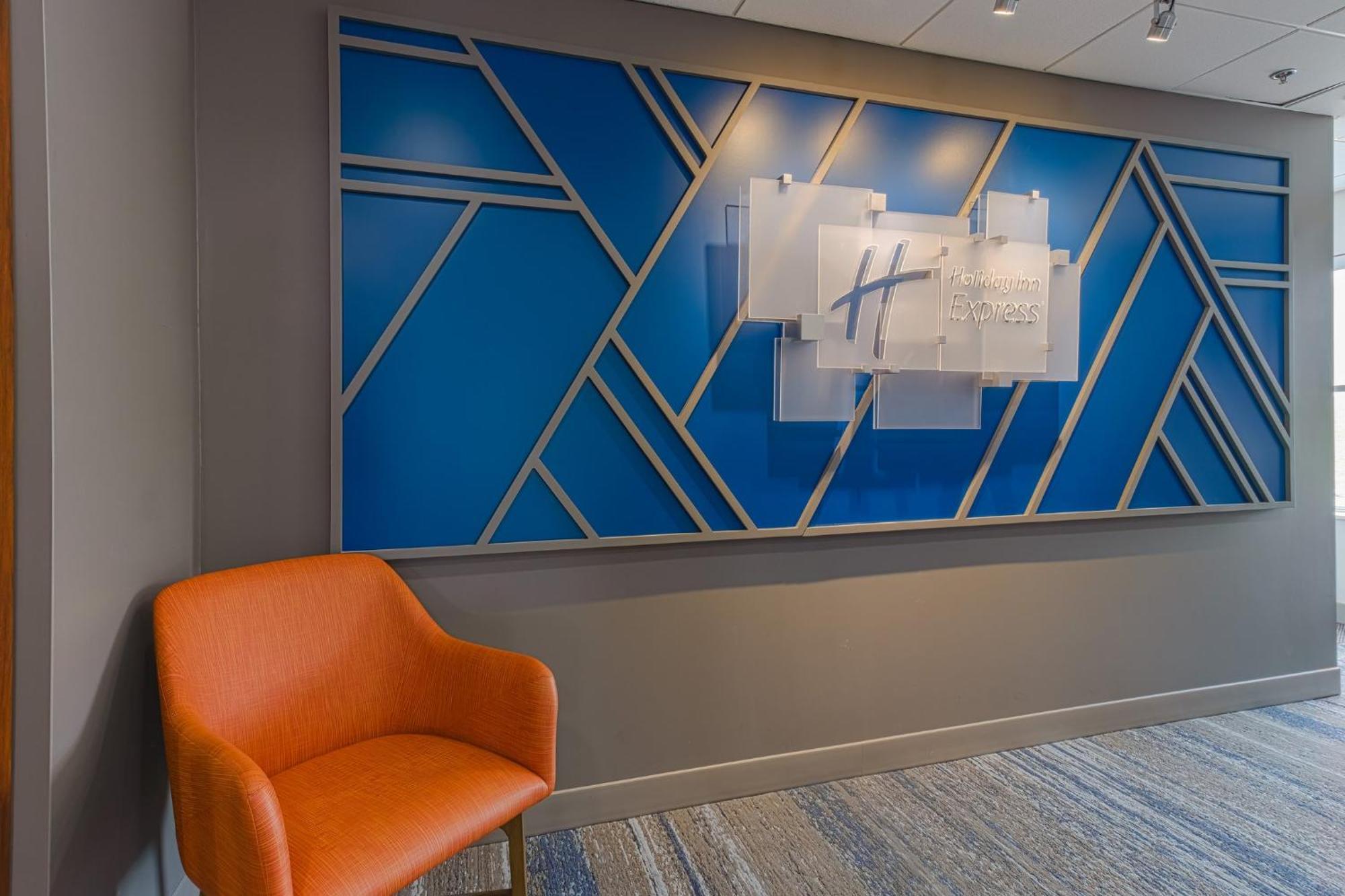 Holiday Inn Express Hartford-Newington By Ihg Bagian luar foto