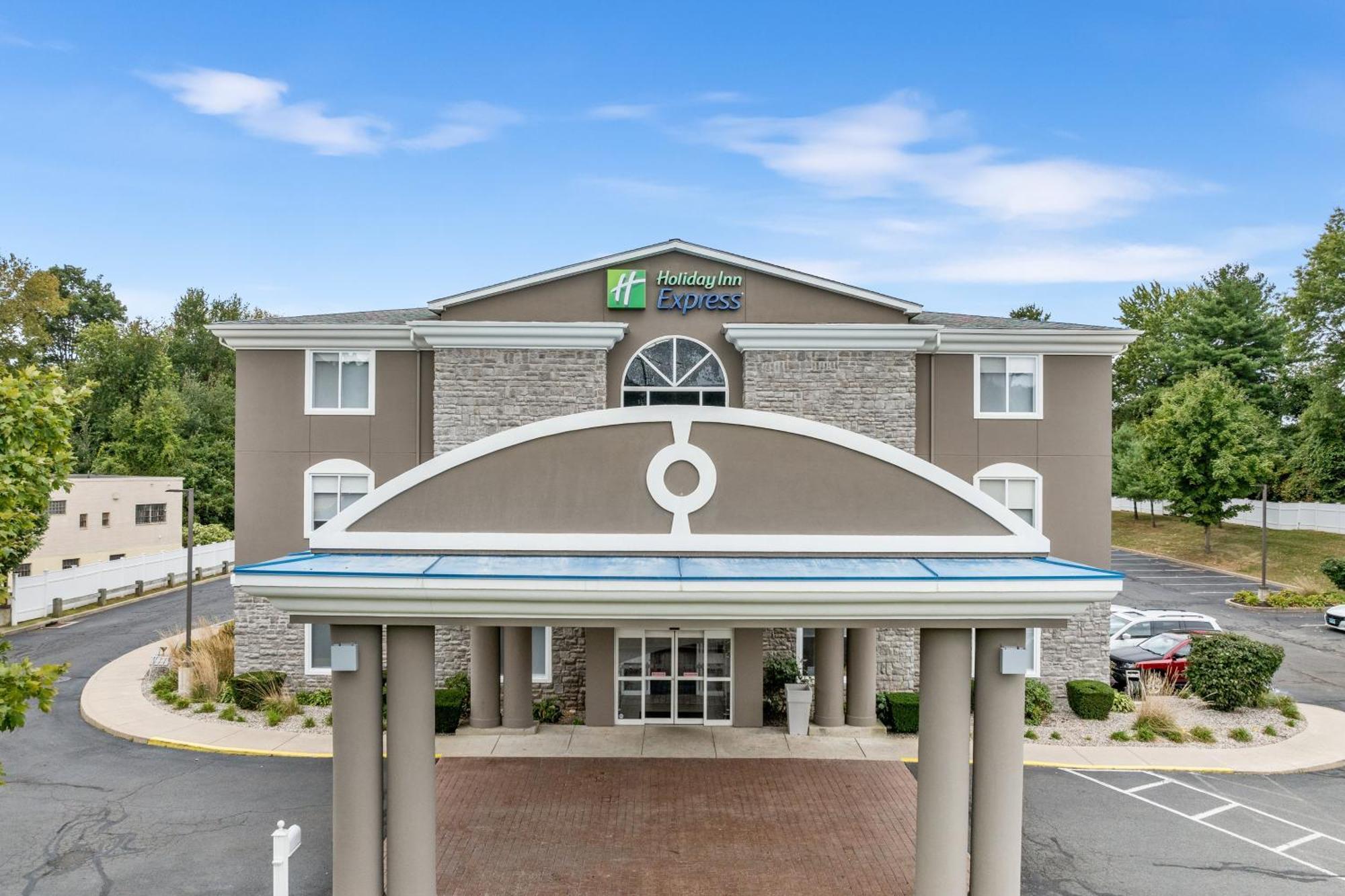 Holiday Inn Express Hartford-Newington By Ihg Bagian luar foto