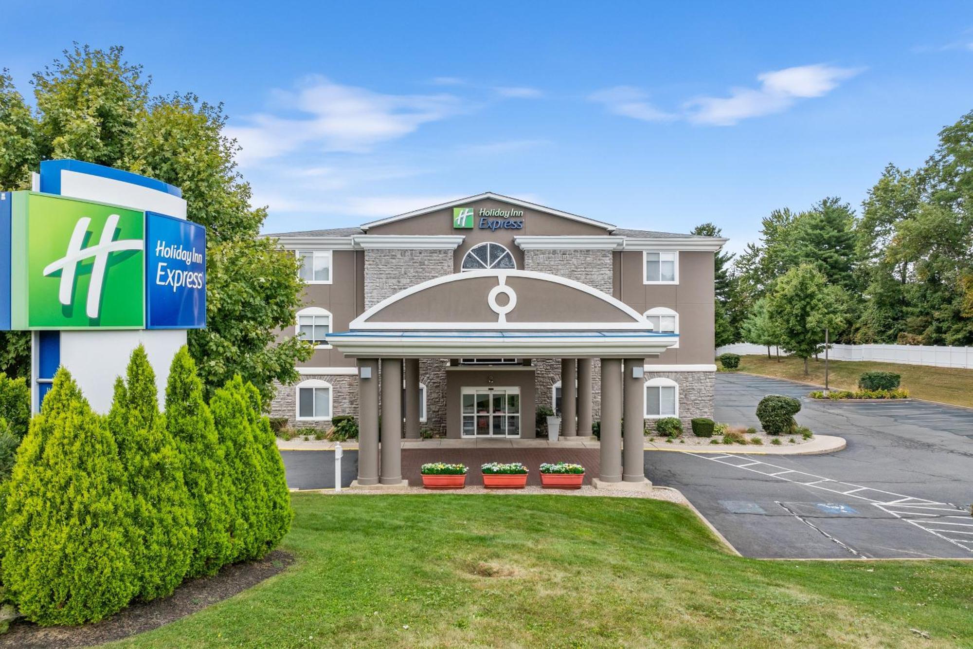 Holiday Inn Express Hartford-Newington By Ihg Bagian luar foto
