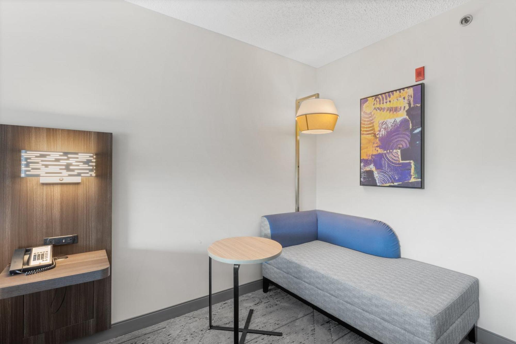 Holiday Inn Express Hartford-Newington By Ihg Bagian luar foto
