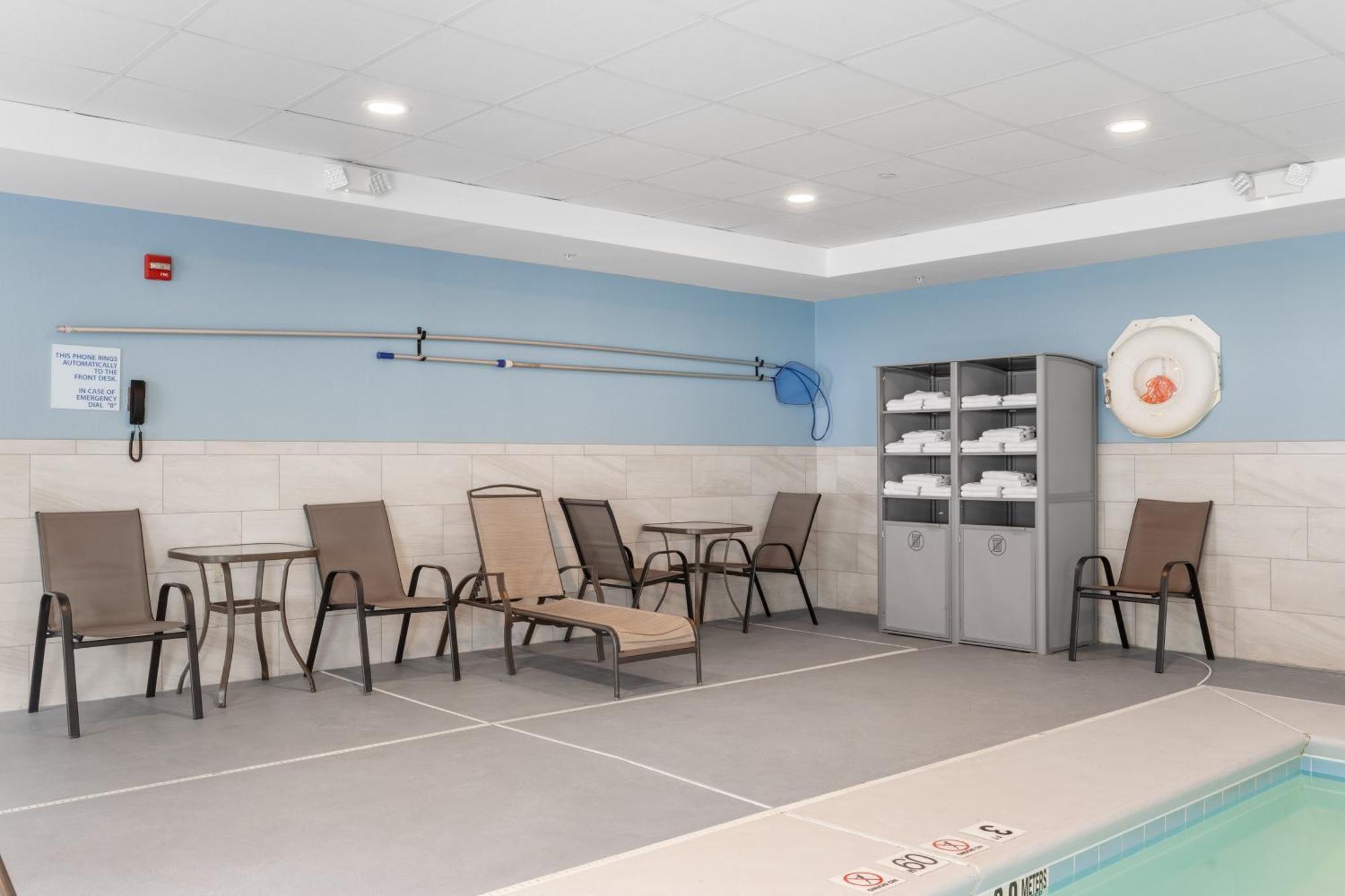 Holiday Inn Express Hartford-Newington By Ihg Bagian luar foto