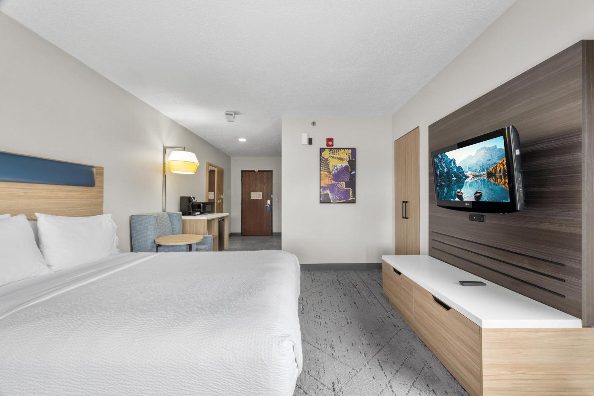 Holiday Inn Express Hartford-Newington By Ihg Bagian luar foto