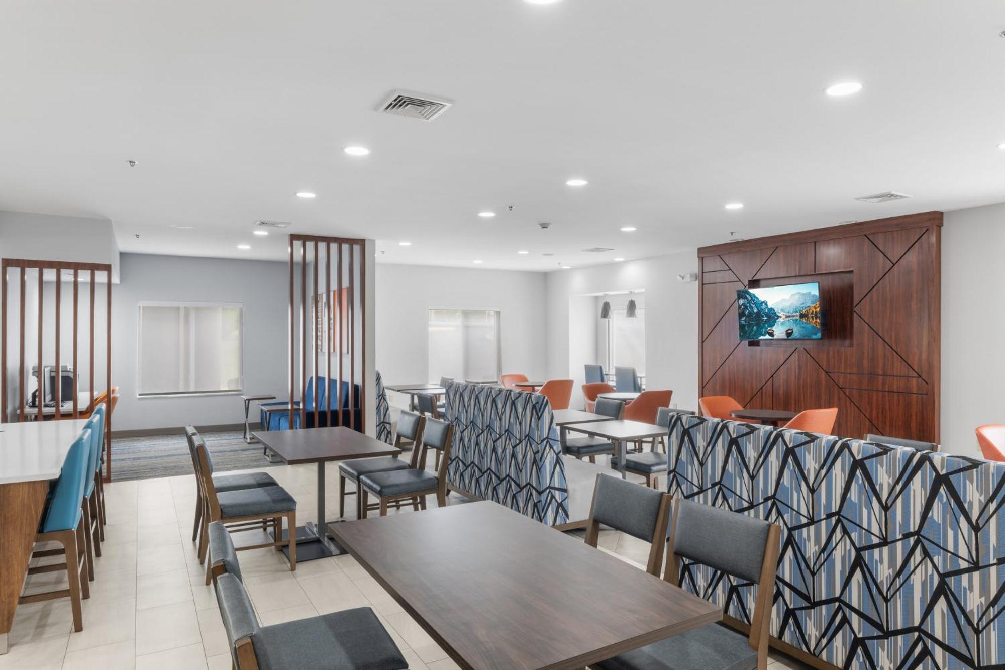 Holiday Inn Express Hartford-Newington By Ihg Bagian luar foto