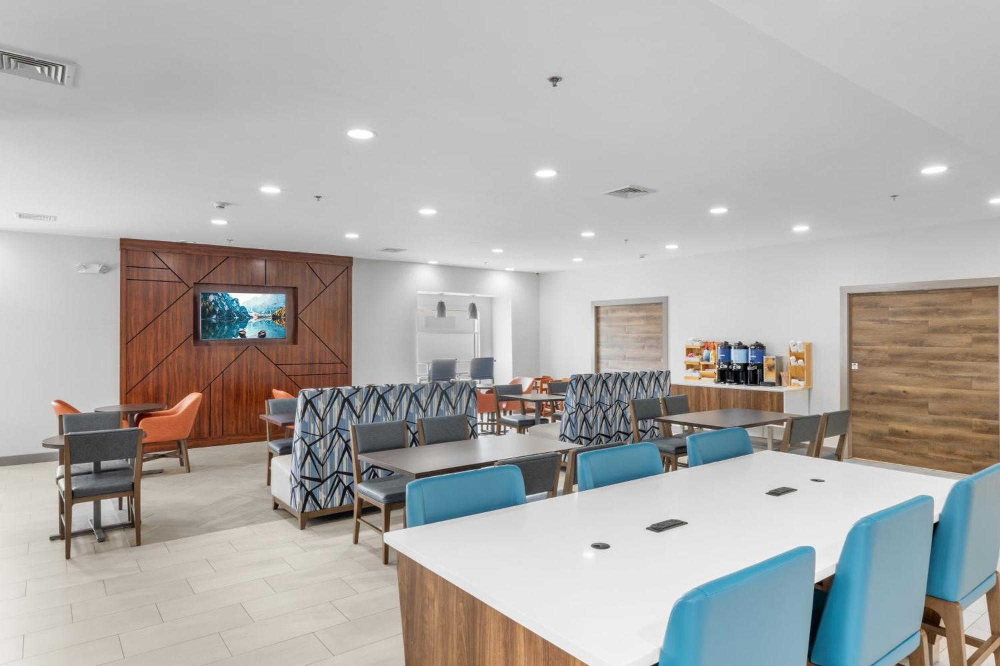 Holiday Inn Express Hartford-Newington By Ihg Bagian luar foto